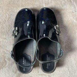 hanna anderson black clogs
